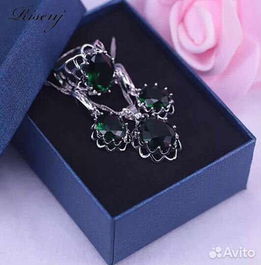 Наборы украшений. Красивые, новые, в коробочках