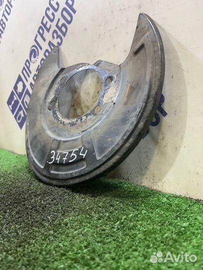 Кожух тормозного диска передний правый Nissan