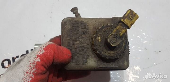 Главный тормозной цилиндр Volkswagen Bora седан