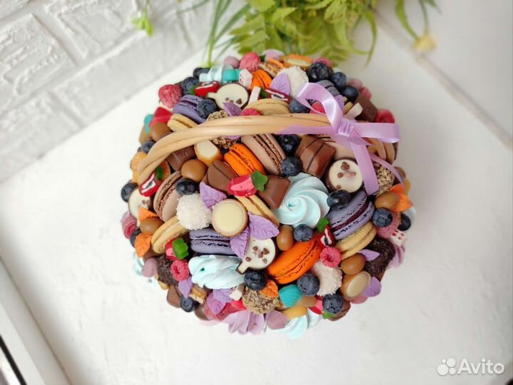 Съедобные букеты, подарок в корзине