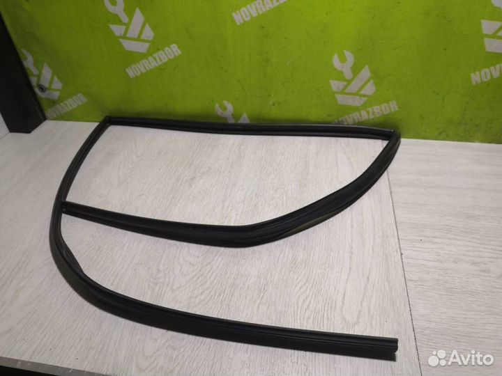 Уплотнитель стекла Тойота Хайлендер