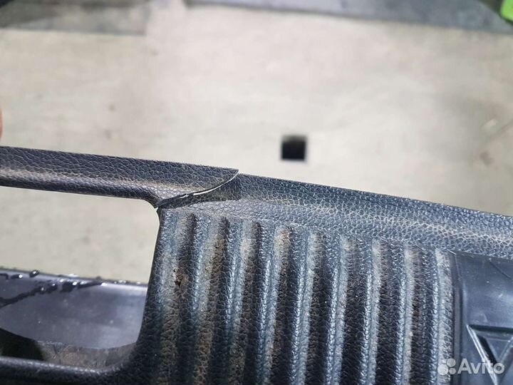 Накладка замка багажника skoda fabia 2