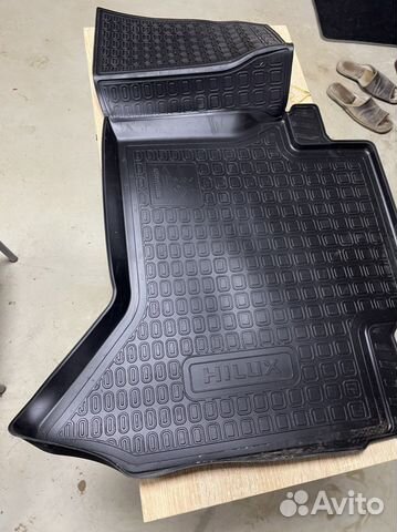 Автомобильные коврики на Toyota Hilux