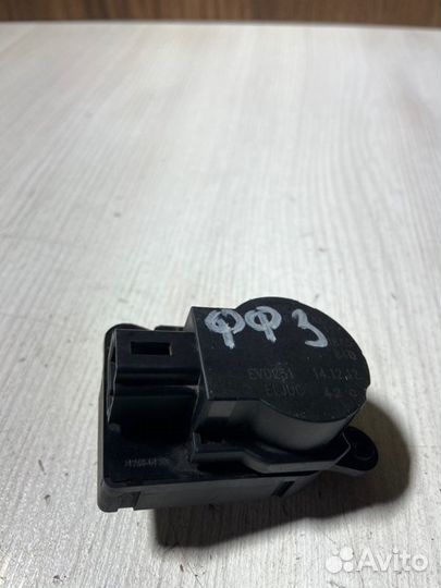 Моторчик заслонки отопителя Ford Focus 3