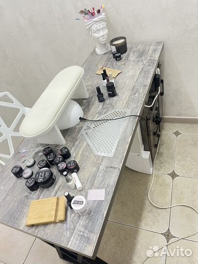 Маникюрный стол с вытяжкой