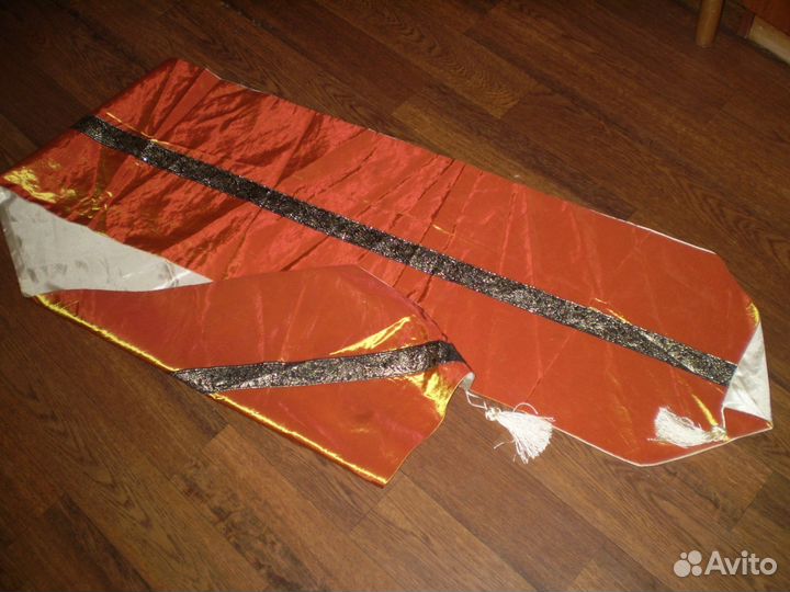 Украшение для дивана