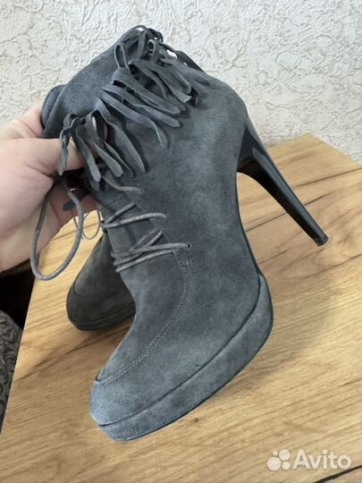 Ботильоны из натуральной замши 39 р на шпильке