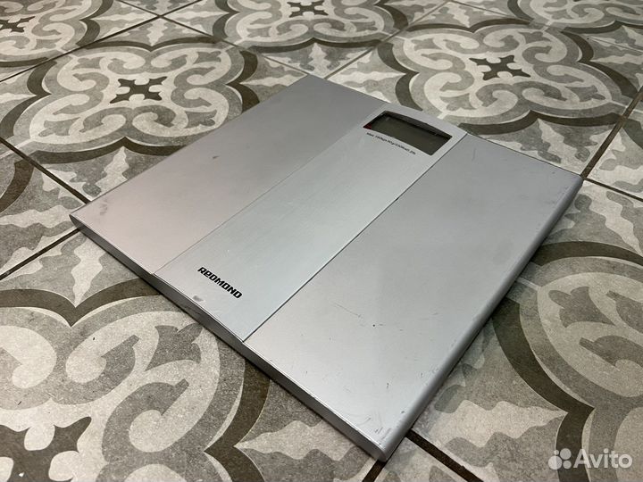 Весы напольные электронные Redmond RS-710