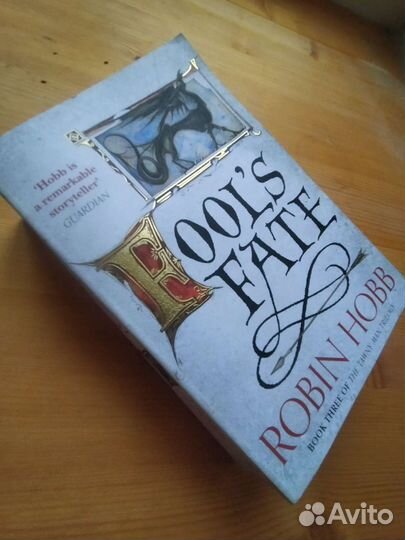 Робин Хобб Судьба Шута на английском