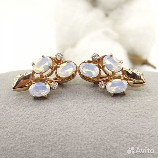 Новые золотые серьги с опаловым стеклом 585 пробы