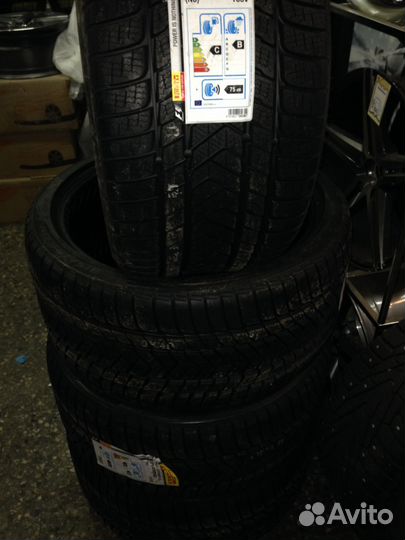 Pirelli Winter Sottozero 3 315/30 R21 275/35 R21