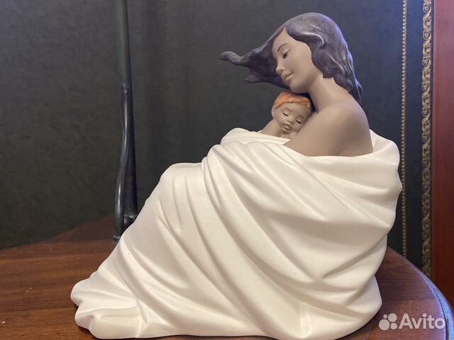 Фарфоровая статуэтка