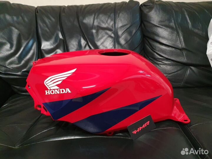 Honda Накладка бака CBR 600 RR 2005 83150-MEE-D00Z
