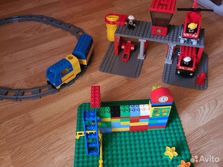Набор лего дупло: пожарные, поезд, кирпичики
