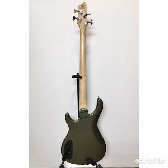 Бас гитара fender squier с челом