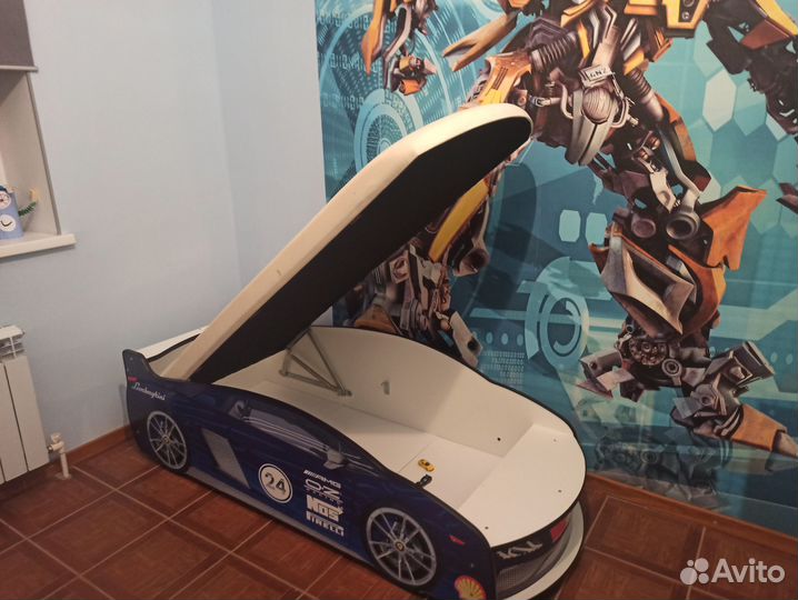 Детская кровать машина