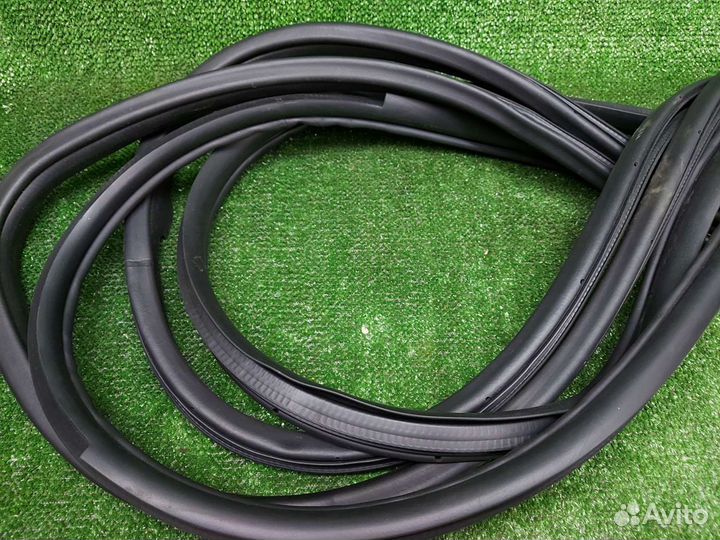 Уплотнитель дверной Mitsubishi Lancer CY CX 5штк-т