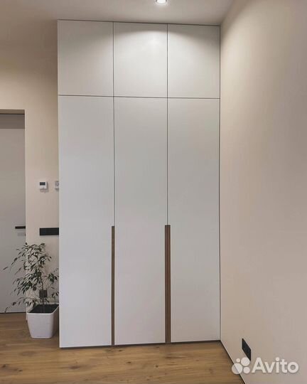 Шкаф распашной с фрезеровкой