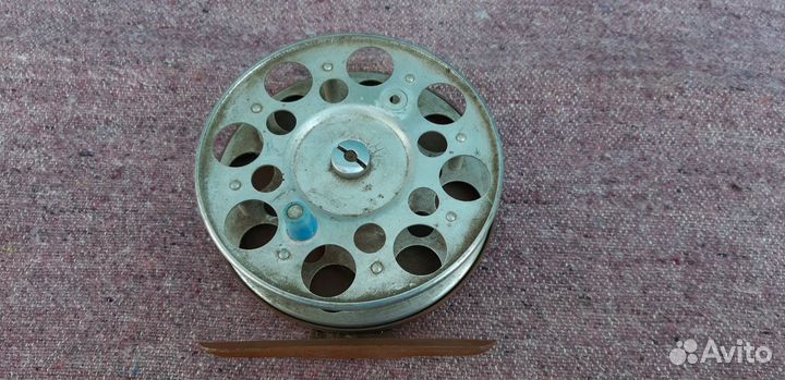 Катушка спиннинговая скр 120 средины 20 века
