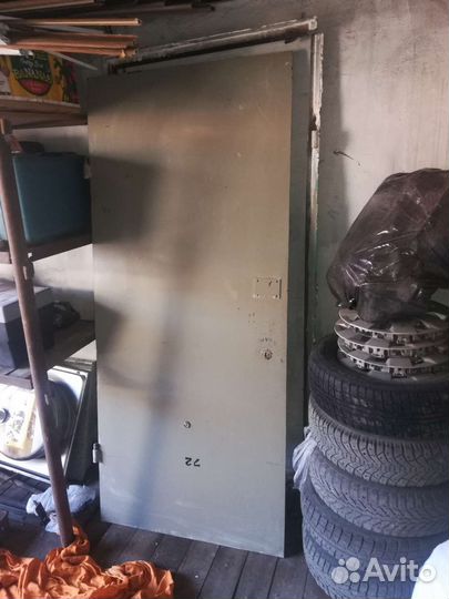 Дверь входная металлическая б/у