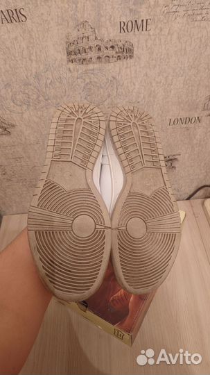 Кроссовки женские