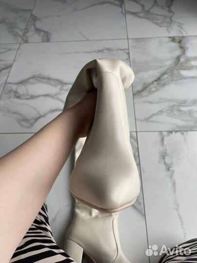 Сапоги женстке бежевые 37 размер новые