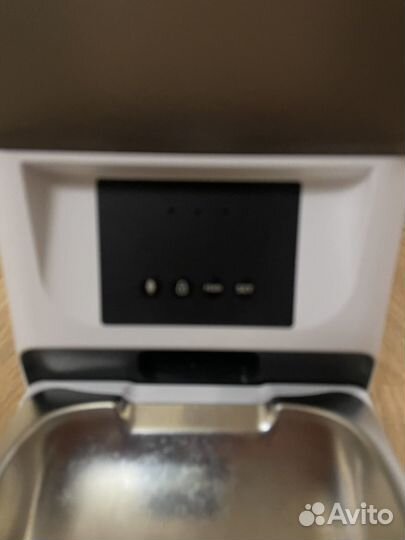 Автоматическая кормушка для кошек и собак