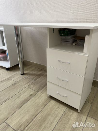 Стол маникюрный