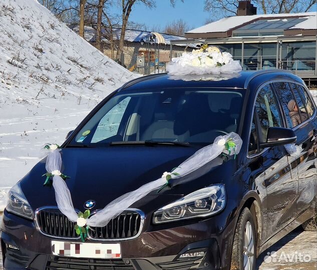 Украшение на свадебную машину. Белое и розовое