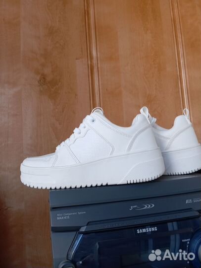 Кроссовки zara женские 35 размер новые