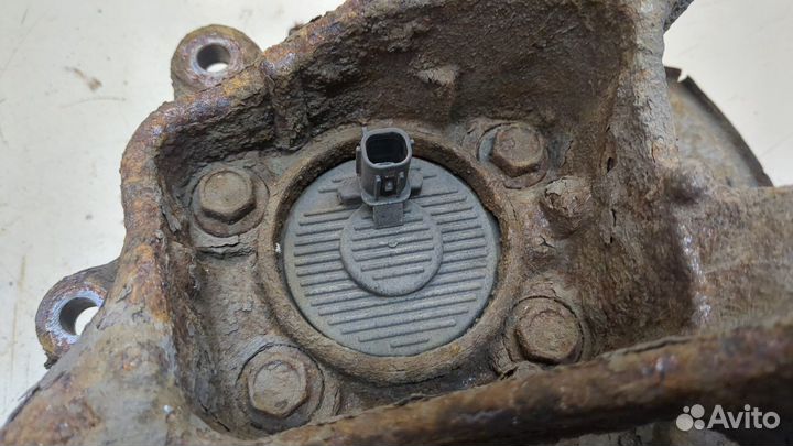 Ступица (кулак, цапфа) левая задняя Toyota Avensis 3