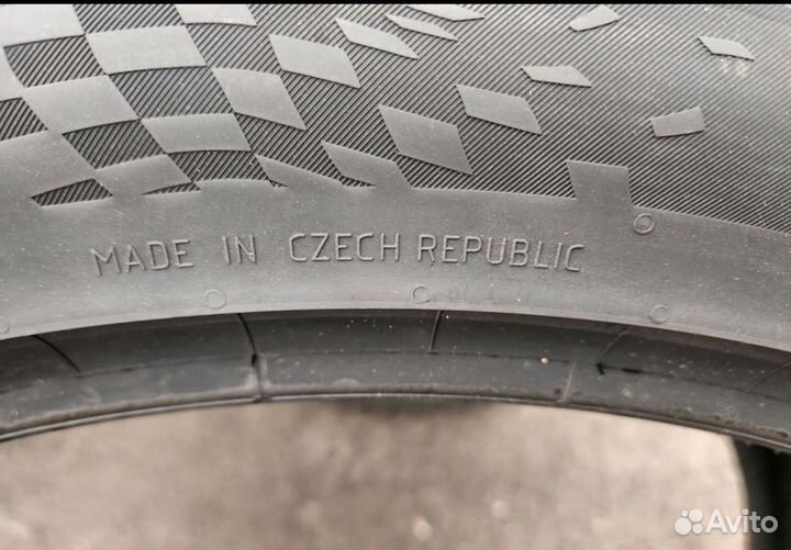 Continental ContiSportContact 7 285/40 R20 и 325/35 R20 108Y