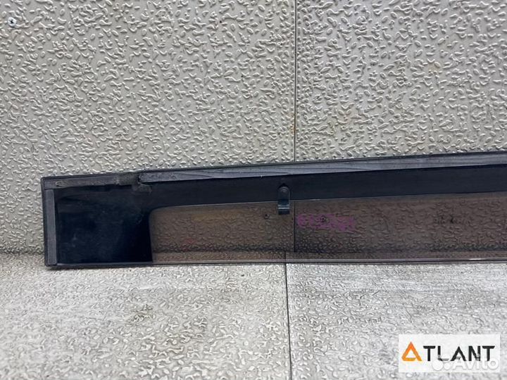 Ветровик задний левый toyota noah