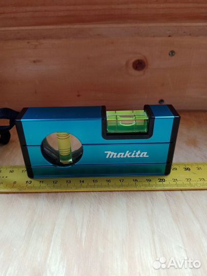 Уровень строительный магнитный