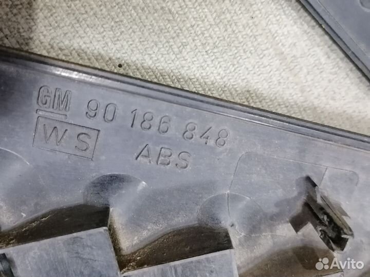 Декоративная накладка крыла Opel Kadett E