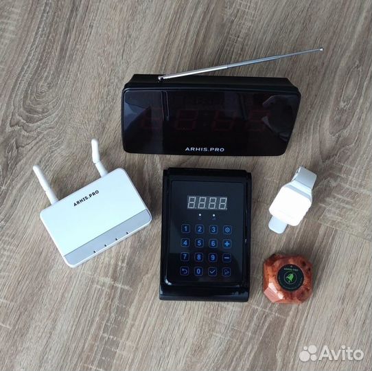 Кнопка вызова официанта в кафе, баре и табло