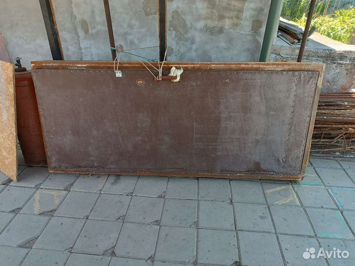 Дверь полуметаллическая