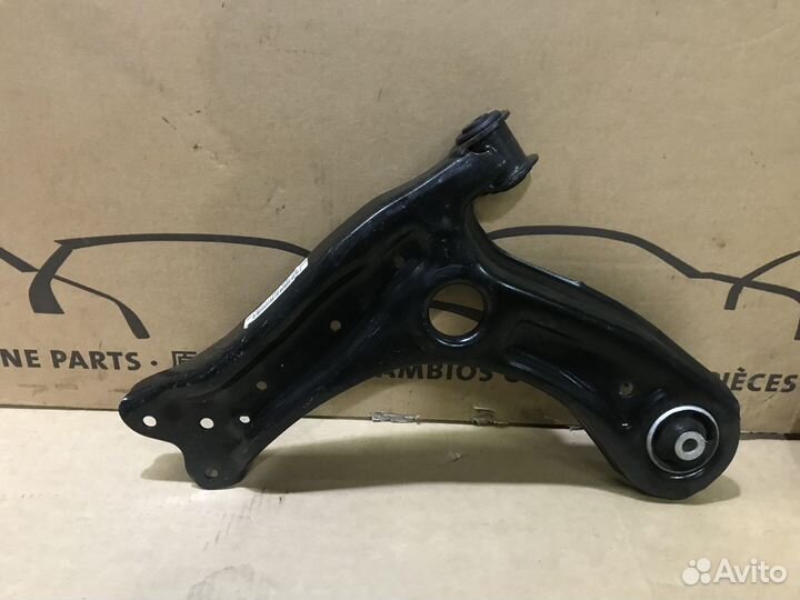Рычаг передний левый Skoda Fabia 2