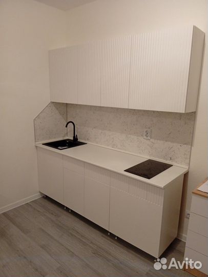 Кухонный гарнитур новый белый