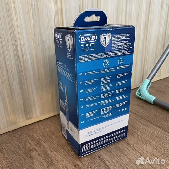 Электрическая зубная щетка Oral-B D100