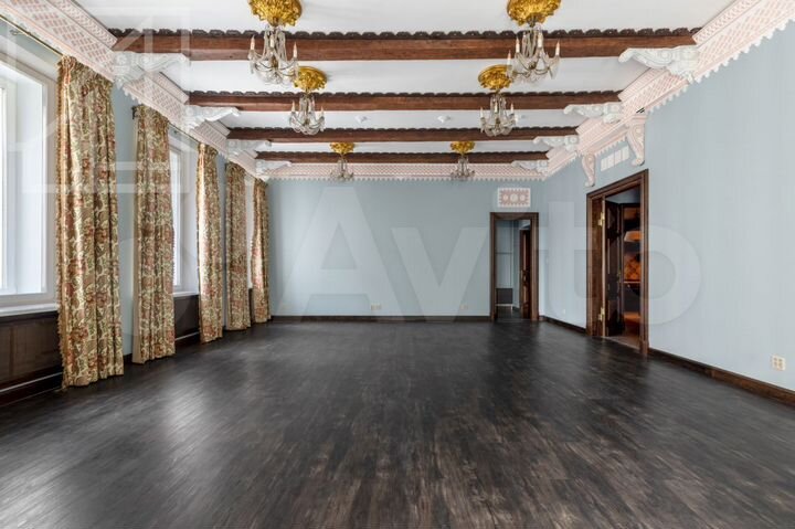 5-к. квартира, 210 м², 3/6 эт.