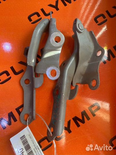 Петля капота Toyota Harrier MCU15 1MZ-FE