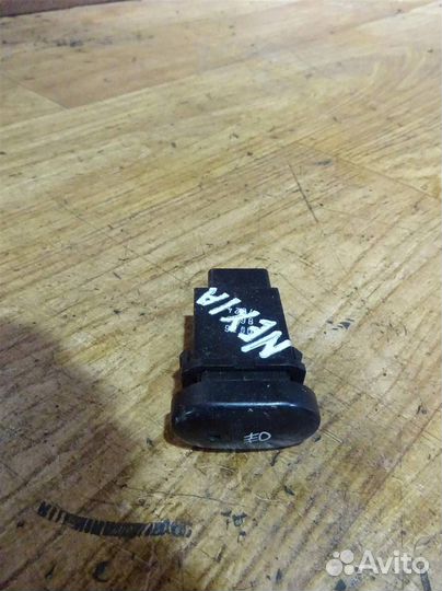 Кнопка включения передних противотуманных фонарей