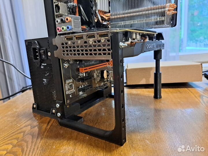 Держатель для видеокарты