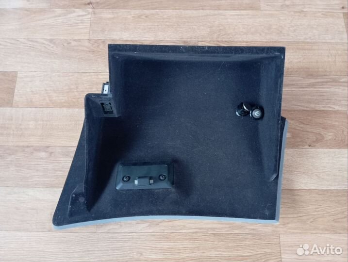 Обшивка крышки багажника, бардачок