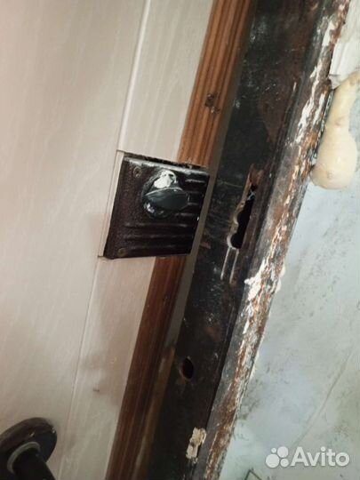 Дверь входная металлическая правая бу