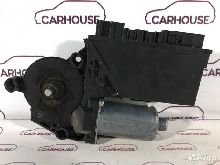 Мотор стеклоподъемника задний правый Volkswagen