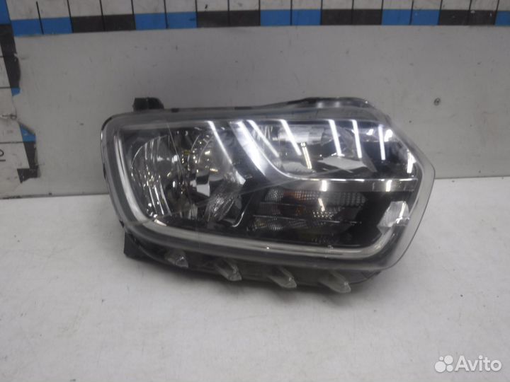 Б/У Б/У Фара правая Renault Duster 2021- 260103
