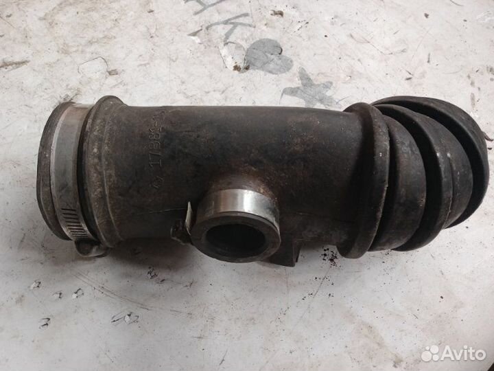 Патрубок воздушного фильтра Toyota Corolla Levin