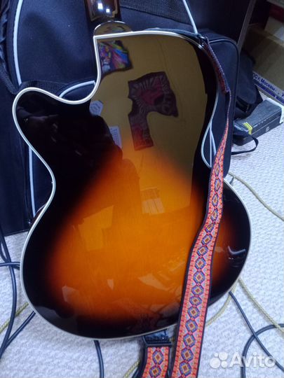 Полуакустическая гитара Cort Yorktown